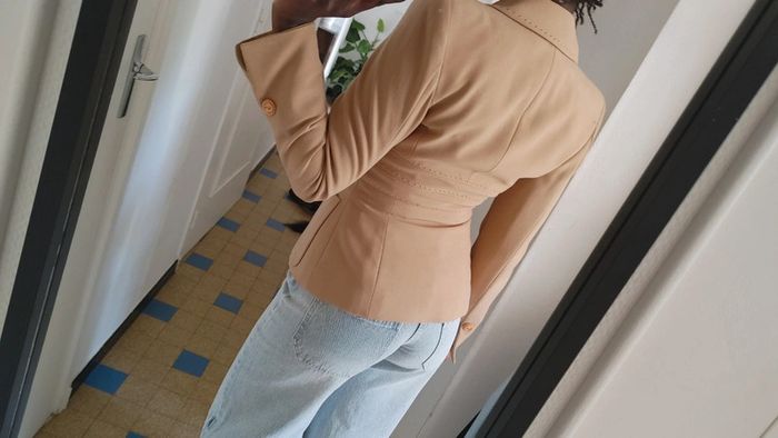 Magnifique Veste blazer cintrée en laine beige or épaules chic vintage - photo numéro 10