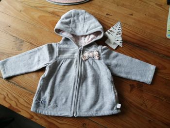 Veste zippée à capuche fille 6 mois
