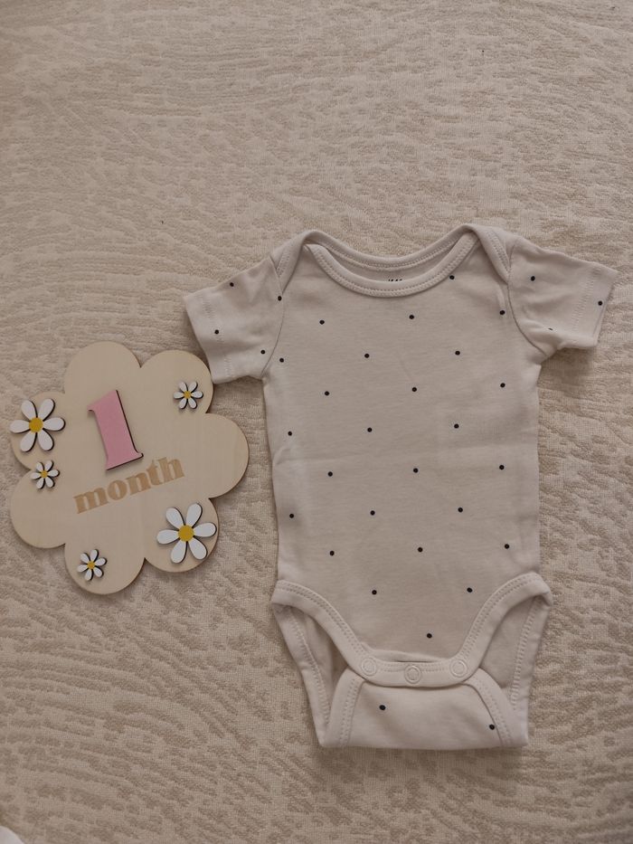 Lot de 2 bodies 1M manches courtes neufs - photo numéro 3