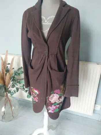 Veste manteau fin brodé Mamatayoe
