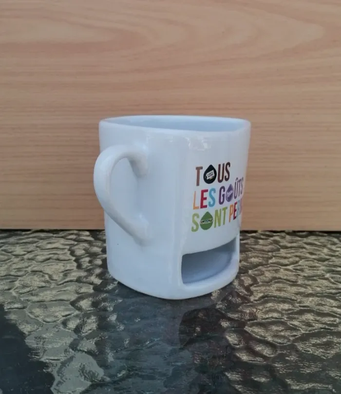 Mug Tassimo avec compartiment à biscuits. - photo numéro 3