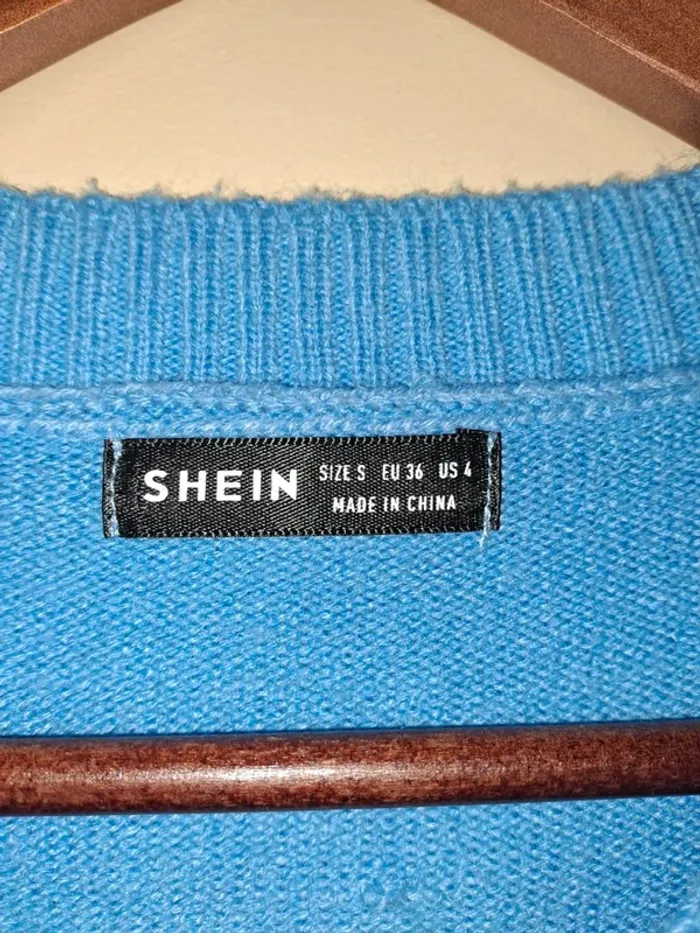 Pull court femme bleu SHein S tbe un mini accroc à l'intérieur ne se voit pas du tout en extérieur - photo numéro 3