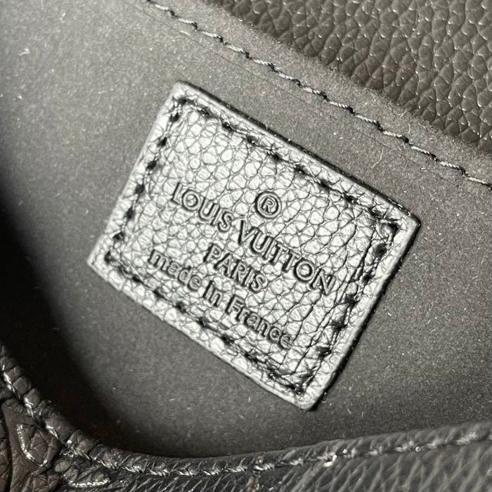 Louis Vuitton Tout neuf, jamais utilisé.
taille:39 x 30 x 15 cmM12429 - photo numéro 10