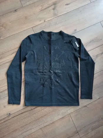 Pull gris foncé homme tête de mort manches longues L