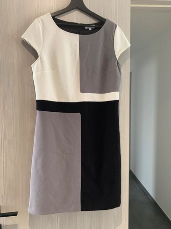 Magnifique robe Jacqueline Riu noire blanche et grise taille 42 neuve jamais portée