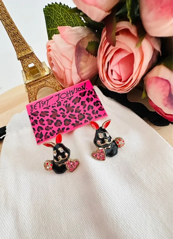 🐇Boucles d’oreilles Betsey Johnson – Lapins noirs cœur rose