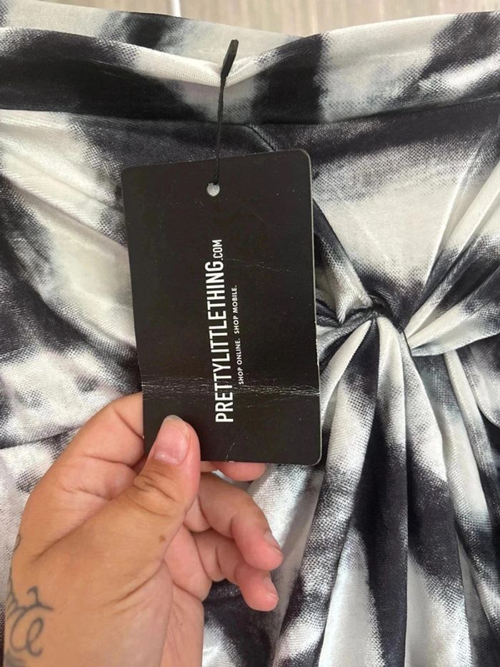 Mini jupe taille 38 marque prettylittlething neuve avec étiquette - photo numéro 3