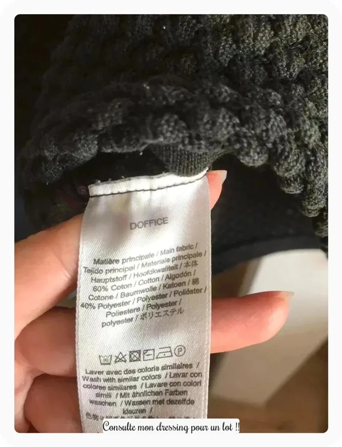Pull noir et liseret blanc - photo numéro 3