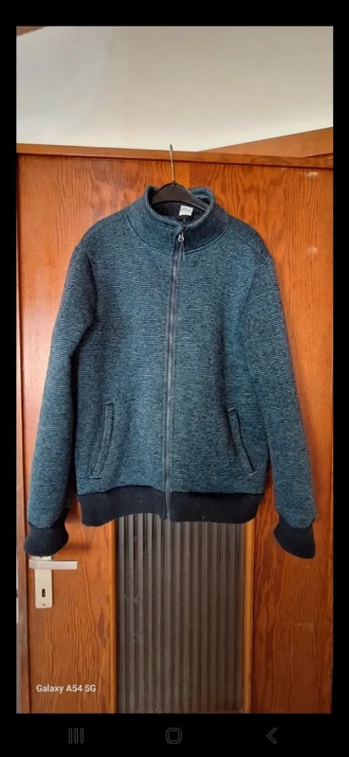 Pull Polar Active touch L
Pas de tâches ni de teous seulement des bouloches