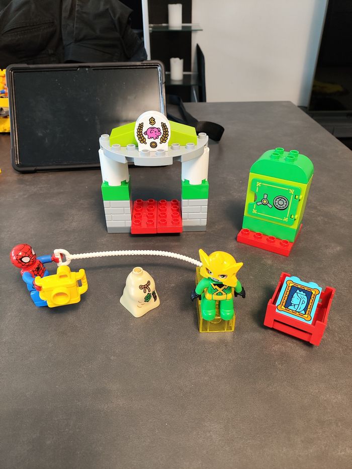 Lego Duplo 10893 Spider-Man vs Electro – set complet