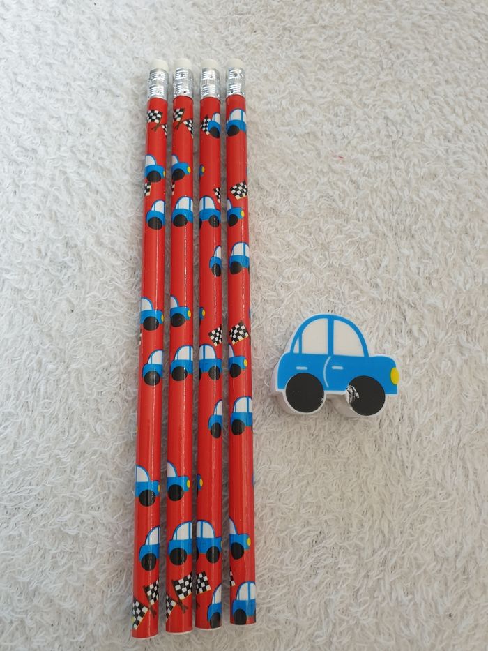 Lot de 4 crayons de mine et gomme neuf