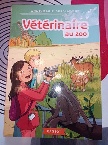 Livre Le vétérinaire au zoo (édition : Rageot)/ Auteur : Anne-Marie Desplat duc en bon état