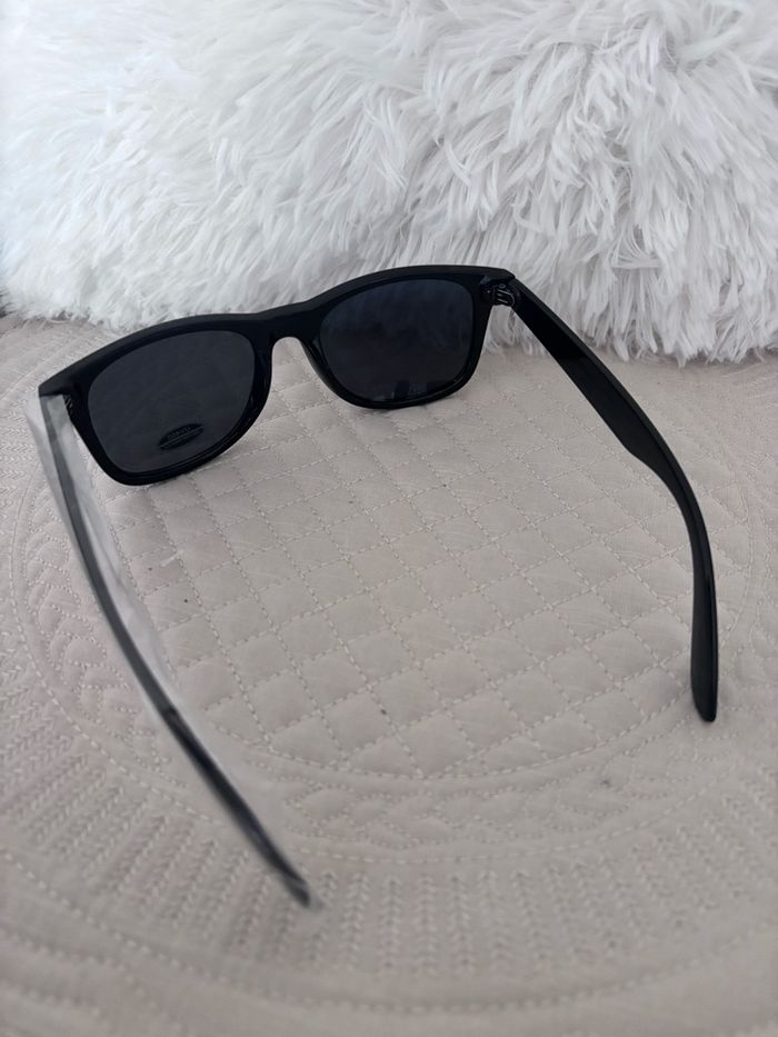 Lunette de soleil mixte - photo numéro 4