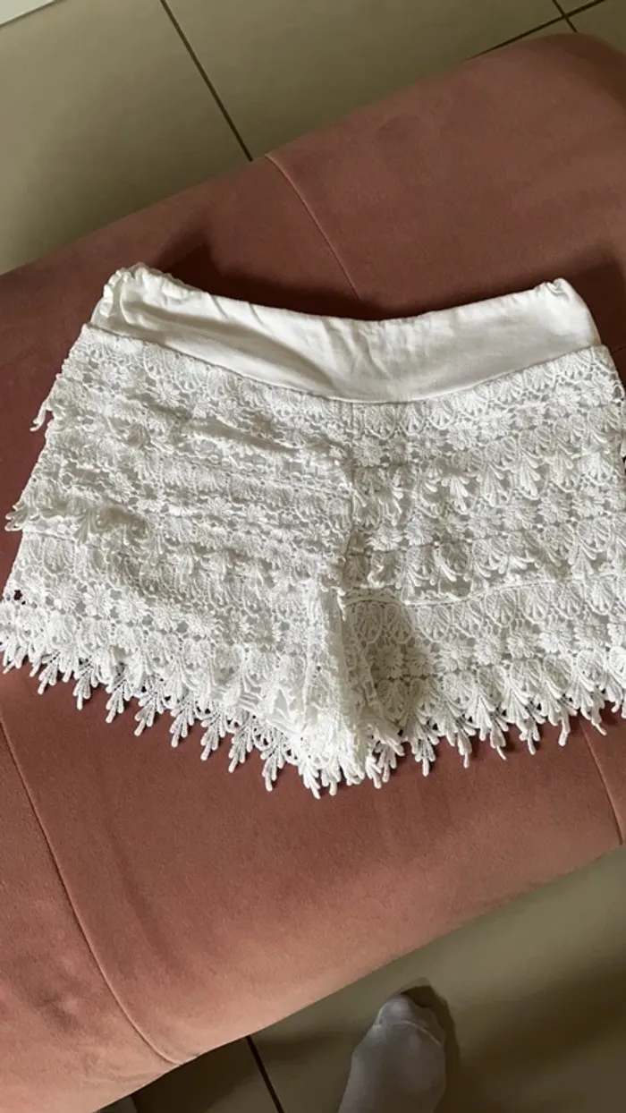 Short blanc dentelle