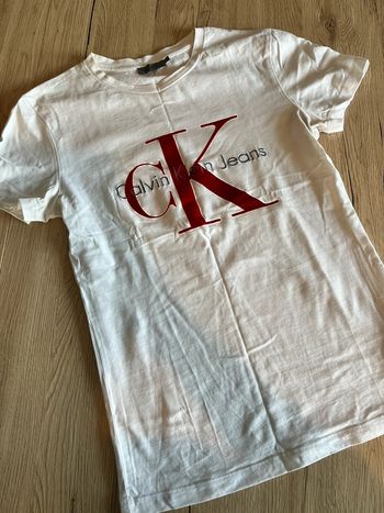 T-shirt Calvin Klein Blanc motif bordeaux taille s
