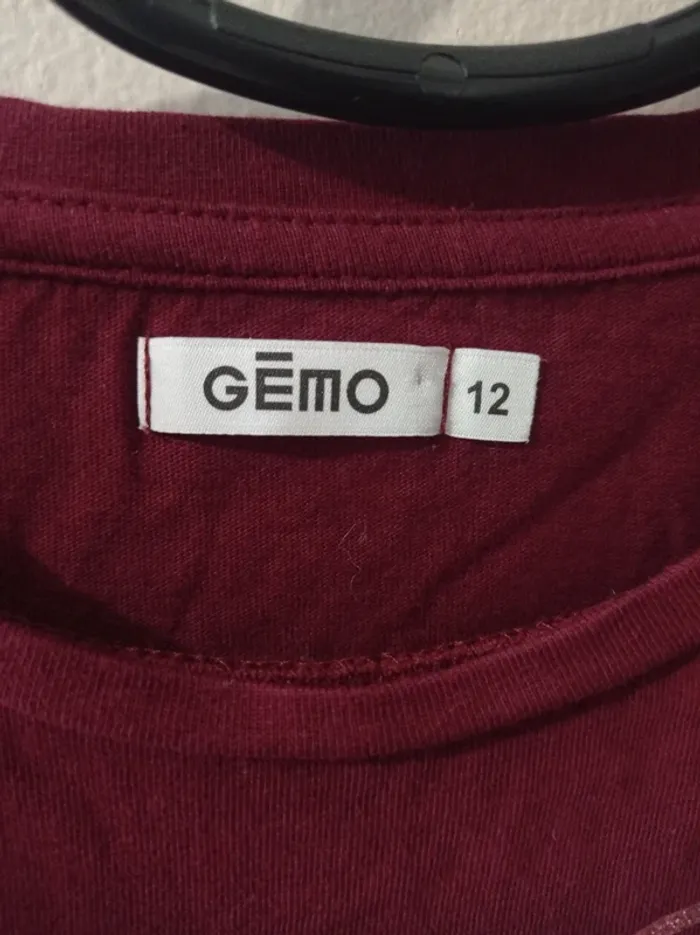 T-shirt manche longue de couleur bordeaux avec motifs - photo numéro 3