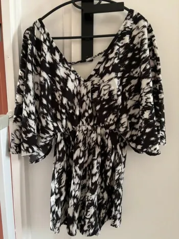 Combishort noire et blanche Shein t.S neuve