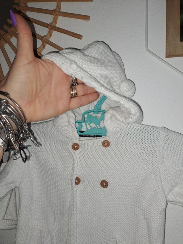 Petit gilet cardigan blanc coton capuche oreilles animal croisé boutons bois 6 mois in extenso - photo numéro 3
