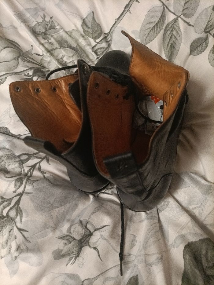 Bottines femme  Agnès  B  taille 39 en très très  bon état - photo numéro 7