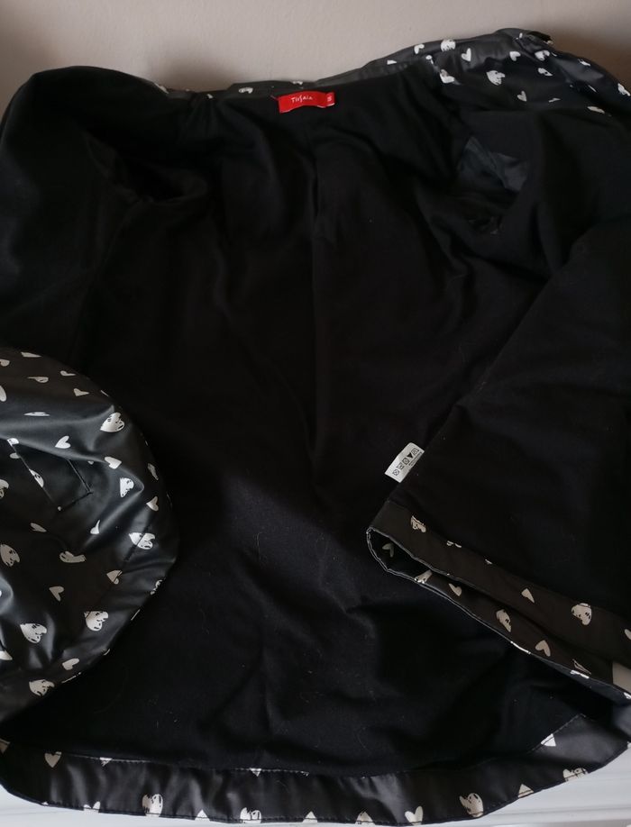 Imperméable ciré long . 8 ans. Noir gris anthracite,coeurs blancs . Tissaia. Coton polyester . État neuf - photo numéro 10