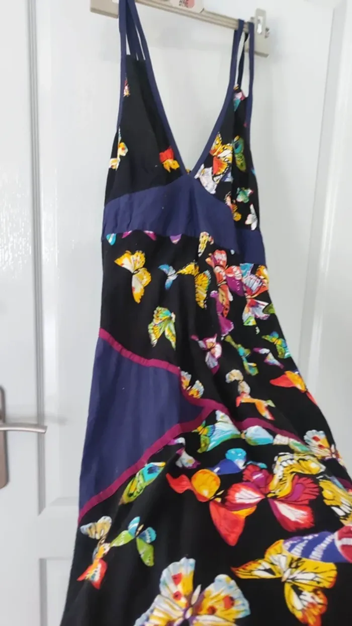 Robe noire et bleu marine avec des papillons - photo numéro 2