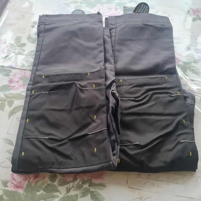 Deux pantalons de travail cepovett - photo numéro 2