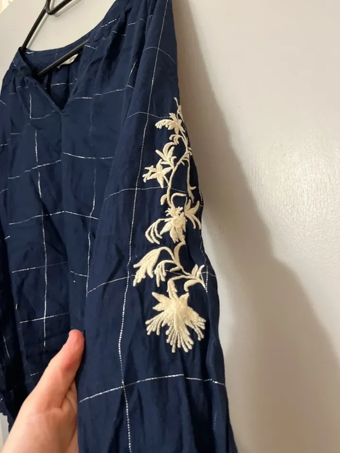 Blouse bleue et argentée - photo numéro 3
