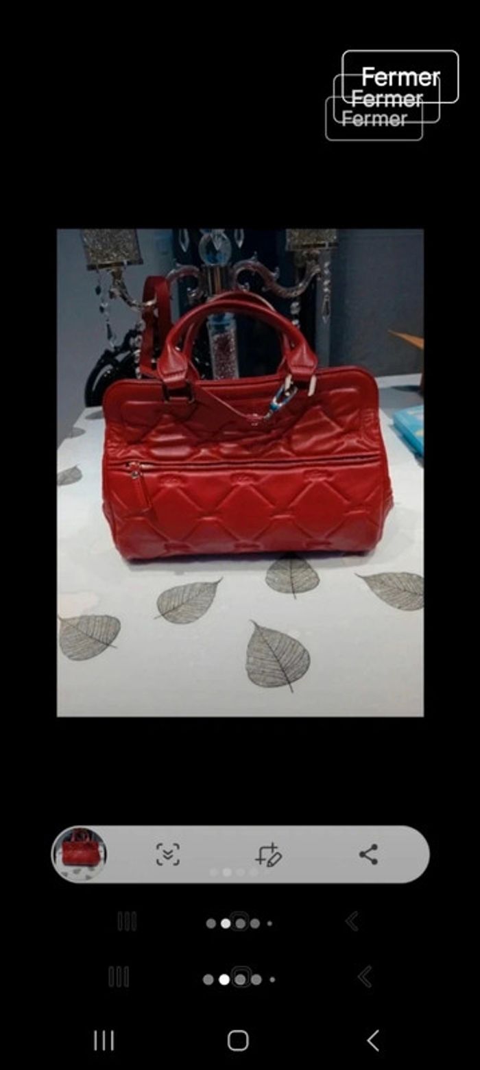 Sac longchamp bandoulière avec quelques petites imperfections voir les photos - photo numéro 2