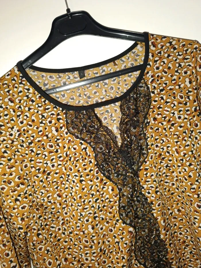 Blouse moutarde et noire - photo numéro 2