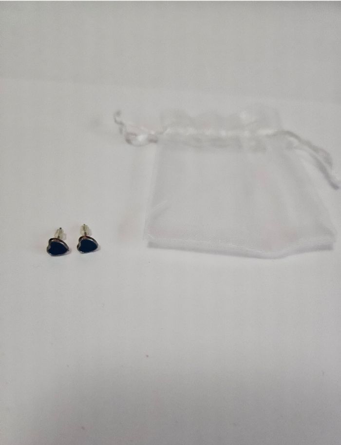 Boucles d'oreilles petits coeurs bleu marine