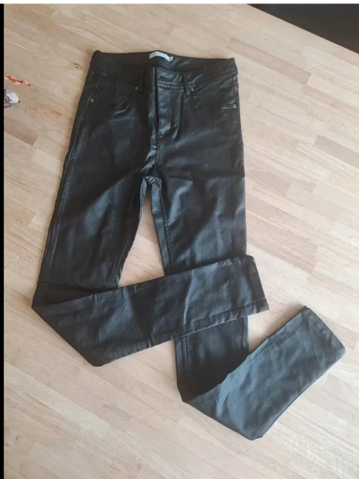 Pantalon slim noir effet cuir T38-M - photo numéro 2