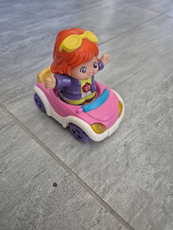 Kate et sa voiture tut tut copain vtech