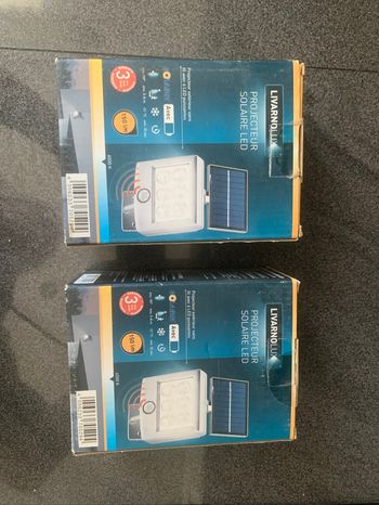 Projecteurs solaires à LED