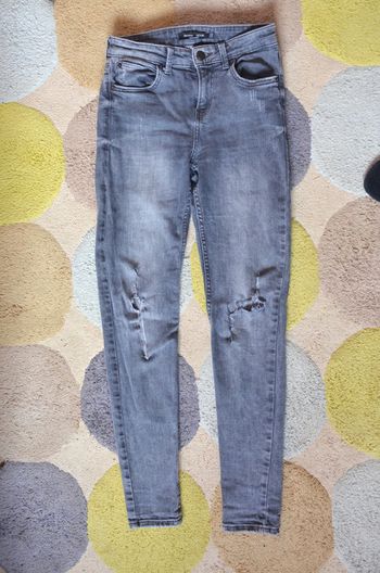 Jean 32 Bershka gris