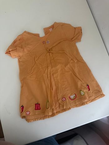 Robe qui se ferme derrière