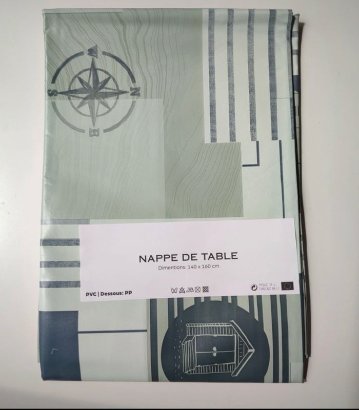 Nappe* imperméable couleur vert d'eau en toile cirée de 140 x 160 cm