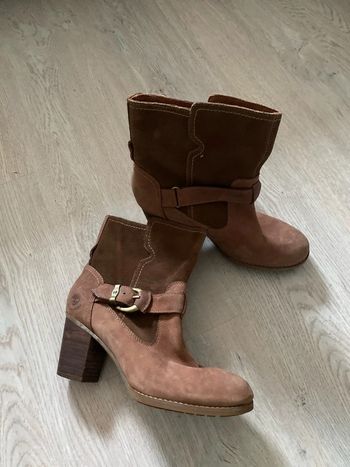 Superbes bottines Timberland en cuir daim pointure 38,5