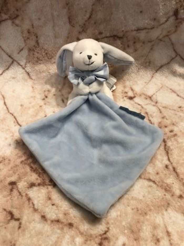 Doudou lapin blanc mouchoir bleu noeud papillon Doudou et Compagnie