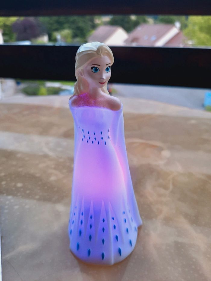 Figurine lumineuse La reine des neiges - photo numéro 6