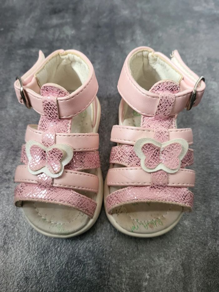 Sandales bébé fille 18 très bon état - photo numéro 2