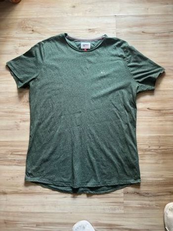 T-shirt Tommy Jeans kaki en très bon état.