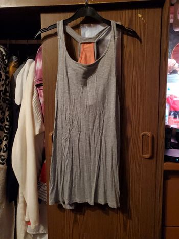 Débardeur gris avec brassière intégré