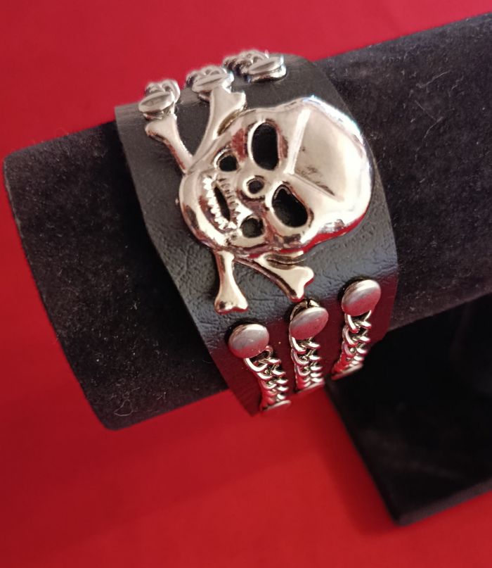 Bracelet gothique tête de mort - photo numéro 2