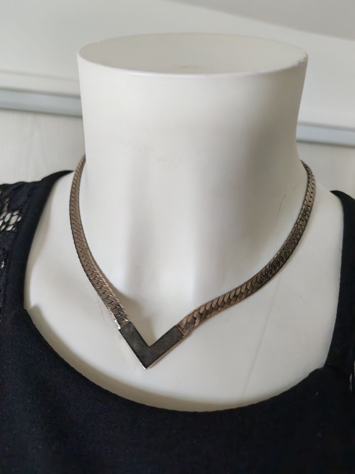 Collier en forme de V couleur argentée maillons serpent plat - photo numéro 1