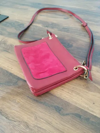 Petit sac bandoulière "Naf Naf" bordeau