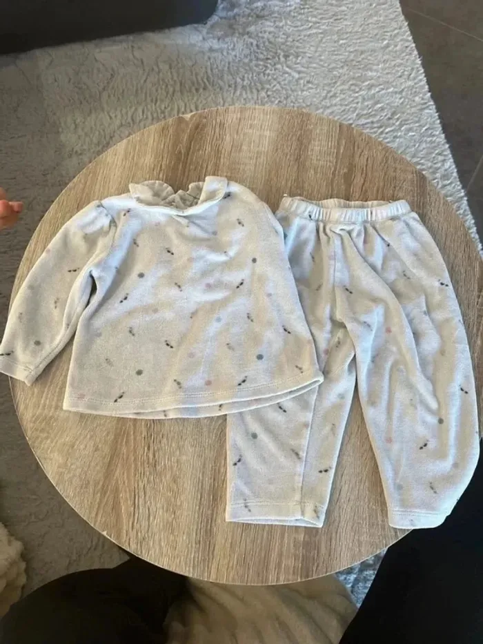 Pyjama velours mixte 2 pièces 18 mois - photo numéro 2