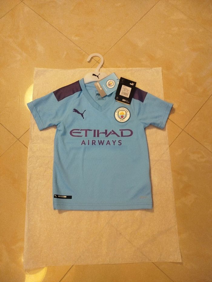 Tenue de foot Puma, équipe Manchester City taille 4/5  ans authentique neuf - photo numéro 2