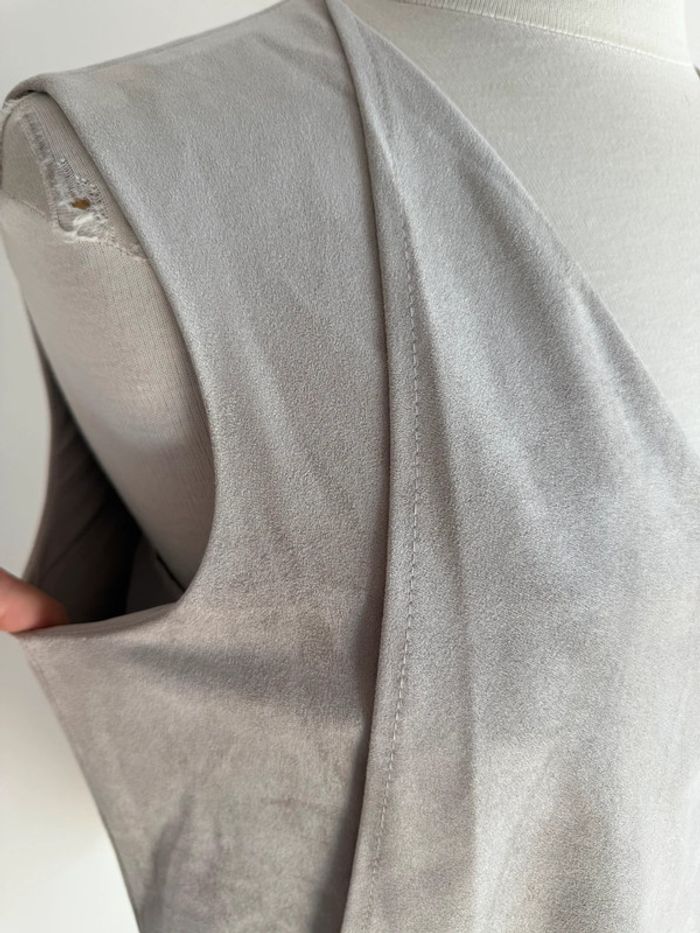 Superbe blouse neuve en tissu fluide effet daim BCBG Maxazria S 36 - photo numéro 3