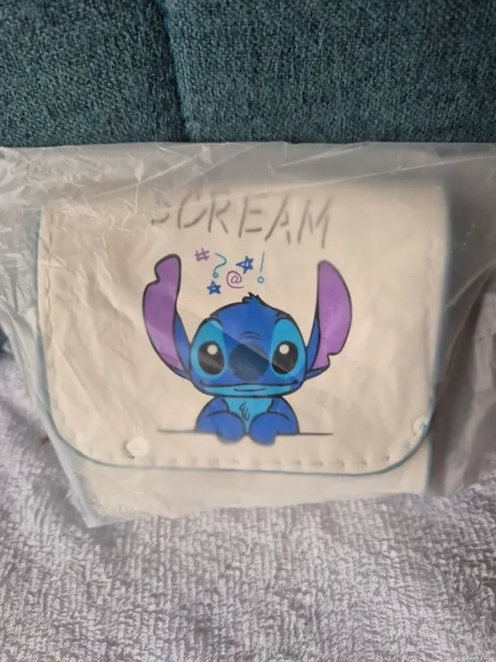 👜 Mini Sac Bandoulière Stitch – Compact, Fun & Adorable ! - photo numéro 3