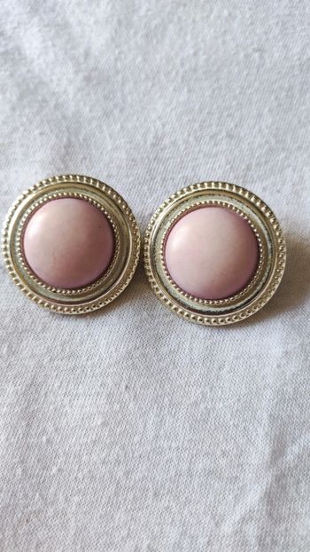 Clips d'oreilles rose pâle vintage